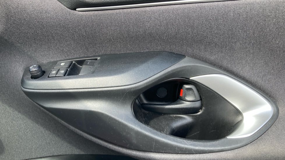 Toyota Yaris 1.5 Hybrid Icon 5dr CVT Hybrid Hatchback - Image 20