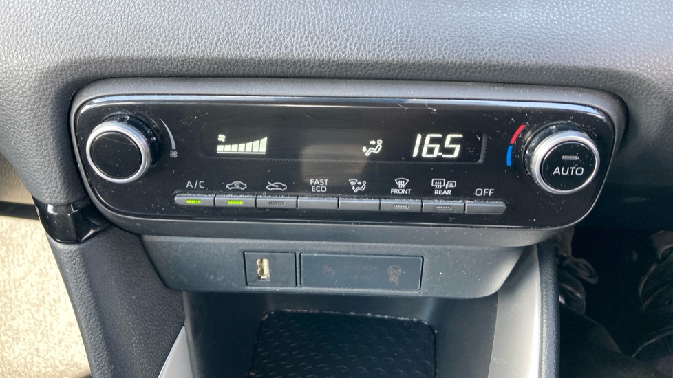 Toyota Yaris 1.5 Hybrid Icon 5dr CVT Hybrid Hatchback - Image 29