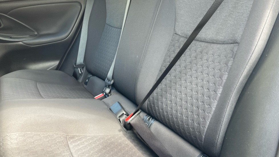 Toyota Yaris 1.5 Hybrid Icon 5dr CVT Hybrid Hatchback - Image 35