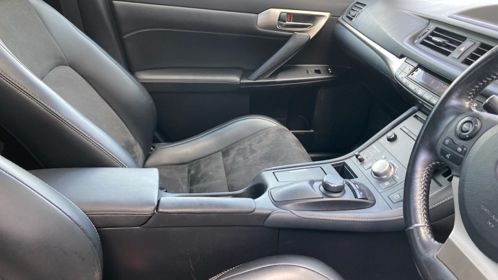 Lexus CT 200h 1.8 Sport 5dr CVT Auto Hybrid Hatchback - Image 18