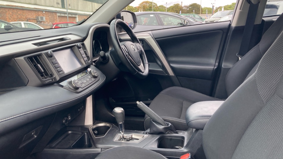 Toyota RAV4 2.5 VVT-i Hybrid Icon Tech TSS 5dr CVT 2WD Hybrid Estate - Image 5