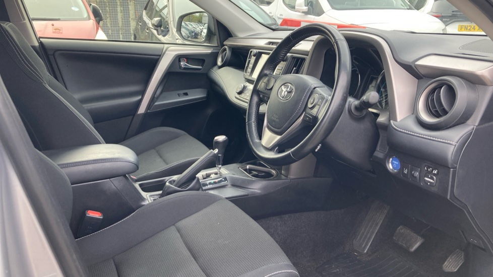 Toyota RAV4 2.5 VVT-i Hybrid Icon Tech TSS 5dr CVT 2WD Hybrid Estate - Image 12