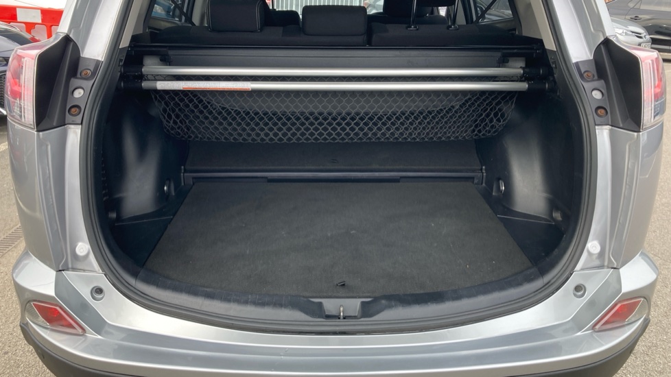 Toyota RAV4 2.5 VVT-i Hybrid Icon Tech TSS 5dr CVT 2WD Hybrid Estate - Image 13