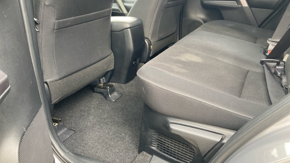 Toyota RAV4 2.5 VVT-i Hybrid Icon Tech TSS 5dr CVT 2WD Hybrid Estate - Image 15