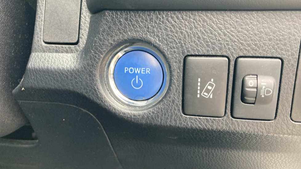 Toyota RAV4 2.5 VVT-i Hybrid Icon Tech TSS 5dr CVT 2WD Hybrid Estate - Image 16