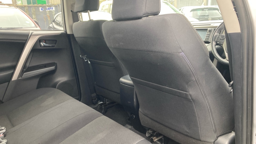 Toyota RAV4 2.5 VVT-i Hybrid Icon Tech TSS 5dr CVT 2WD Hybrid Estate - Image 19