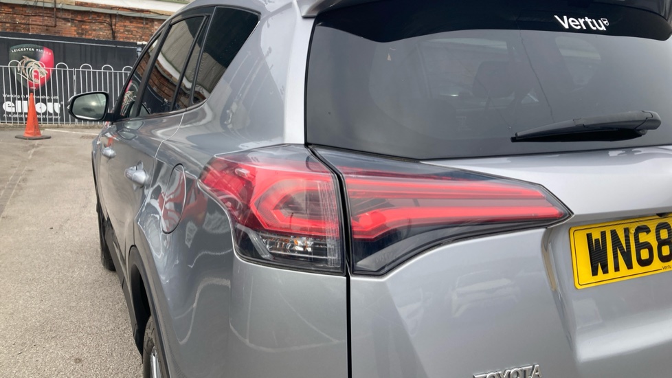 Toyota RAV4 2.5 VVT-i Hybrid Icon Tech TSS 5dr CVT 2WD Hybrid Estate - Image 21