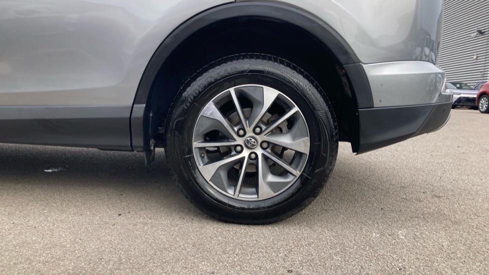 Toyota RAV4 2.5 VVT-i Hybrid Icon Tech TSS 5dr CVT 2WD Hybrid Estate - Image 25