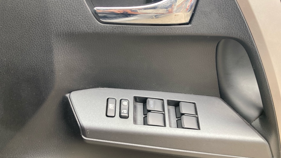 Toyota RAV4 2.5 VVT-i Hybrid Icon Tech TSS 5dr CVT 2WD Hybrid Estate - Image 30