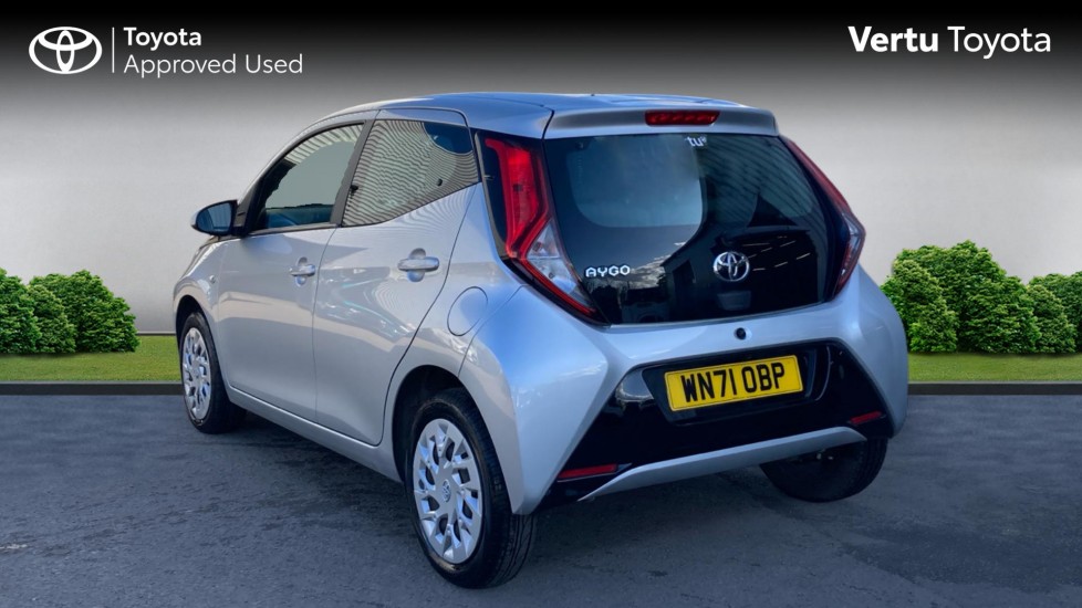 Toyota Aygo 1.0 VVT-i X-Play 5dr Petrol Hatchback - Image 4