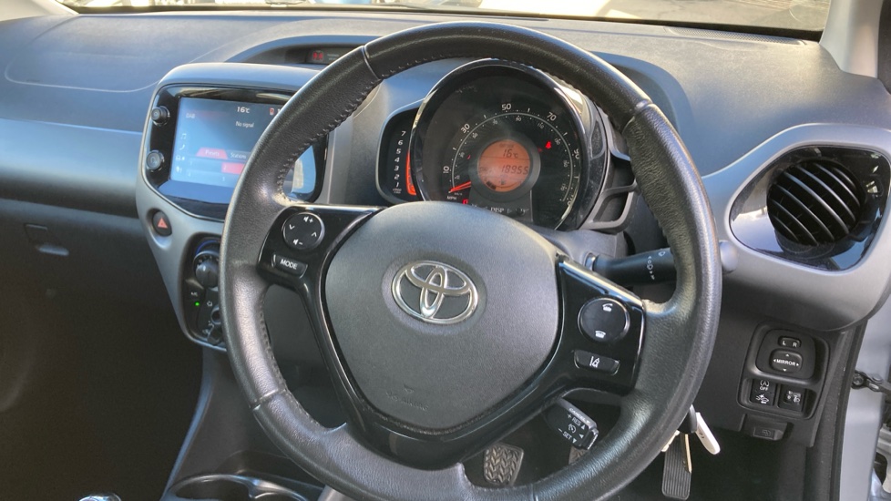Toyota Aygo 1.0 VVT-i X-Play 5dr Petrol Hatchback - Image 10
