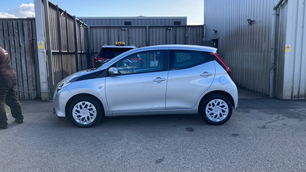 Toyota Aygo 1.0 VVT-i X-Play 5dr Petrol Hatchback - Image 24