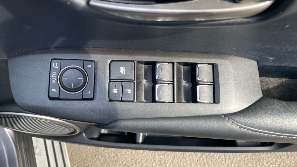 Lexus NX 300h 2.5 Premium Sport Edition 5dr CVT [Pan roof] Hybrid Estate - Image 31