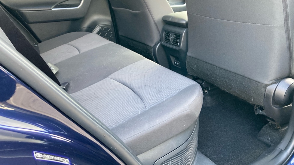 Toyota RAV4 2.5 VVT-i Hybrid Design 5dr CVT 2WD Hybrid Estate - Image 8