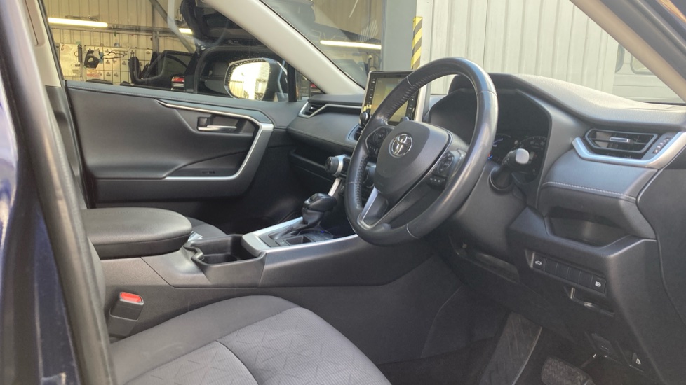 Toyota RAV4 2.5 VVT-i Hybrid Design 5dr CVT 2WD Hybrid Estate - Image 12