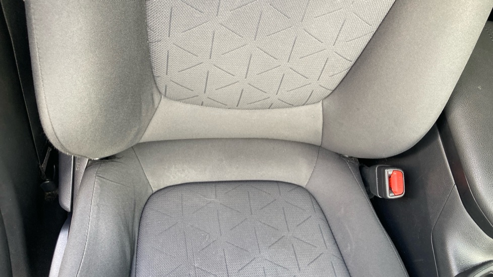 Toyota RAV4 2.5 VVT-i Hybrid Design 5dr CVT 2WD Hybrid Estate - Image 14