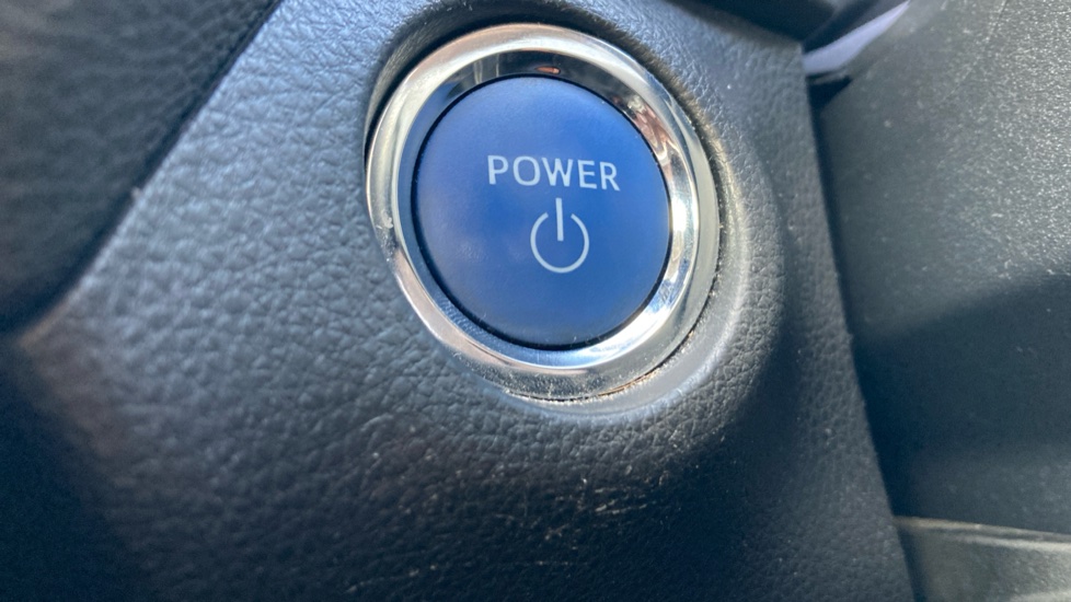 Toyota RAV4 2.5 VVT-i Hybrid Design 5dr CVT 2WD Hybrid Estate - Image 16