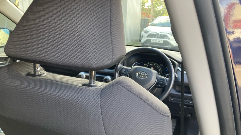 Toyota RAV4 2.5 VVT-i Hybrid Design 5dr CVT 2WD Hybrid Estate - Image 19