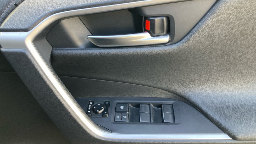 Toyota RAV4 2.5 VVT-i Hybrid Design 5dr CVT 2WD Hybrid Estate - Image 20