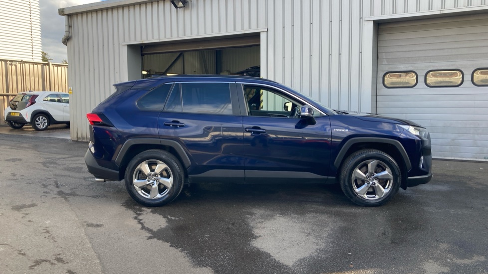 Toyota RAV4 2.5 VVT-i Hybrid Design 5dr CVT 2WD Hybrid Estate - Image 23