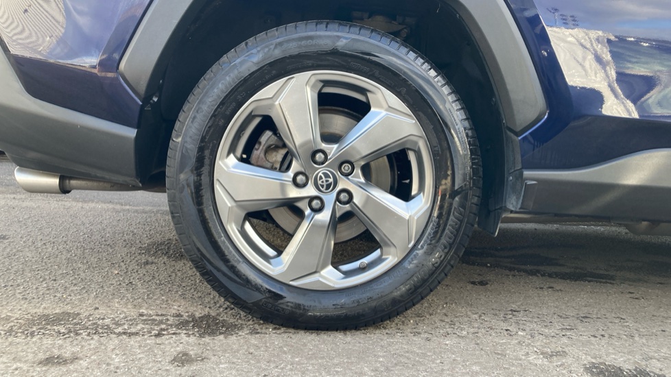 Toyota RAV4 2.5 VVT-i Hybrid Design 5dr CVT 2WD Hybrid Estate - Image 25