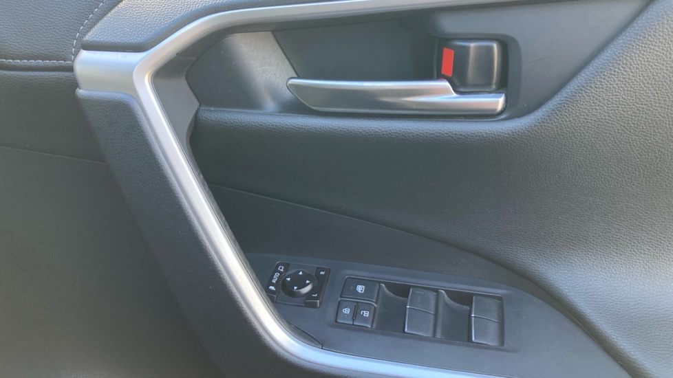 Toyota RAV4 2.5 VVT-i Hybrid Design 5dr CVT 2WD Hybrid Estate - Image 29