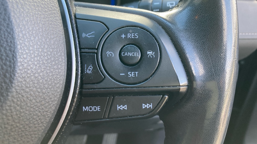 Toyota RAV4 2.5 VVT-i Hybrid Design 5dr CVT 2WD Hybrid Estate - Image 30