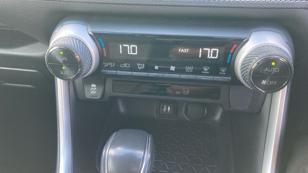 Toyota RAV4 2.5 VVT-i Hybrid Design 5dr CVT 2WD Hybrid Estate - Image 32