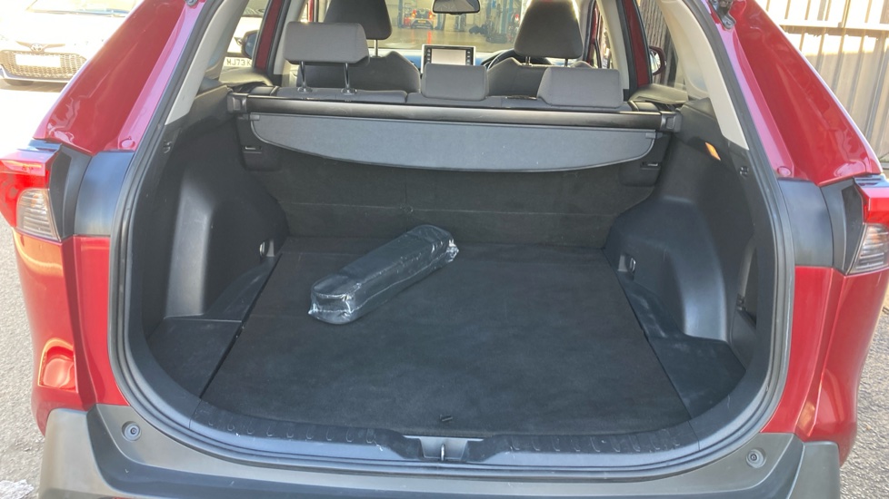 Toyota RAV4 2.5 VVT-i Hybrid Design 5dr CVT Hybrid Estate - Image 13