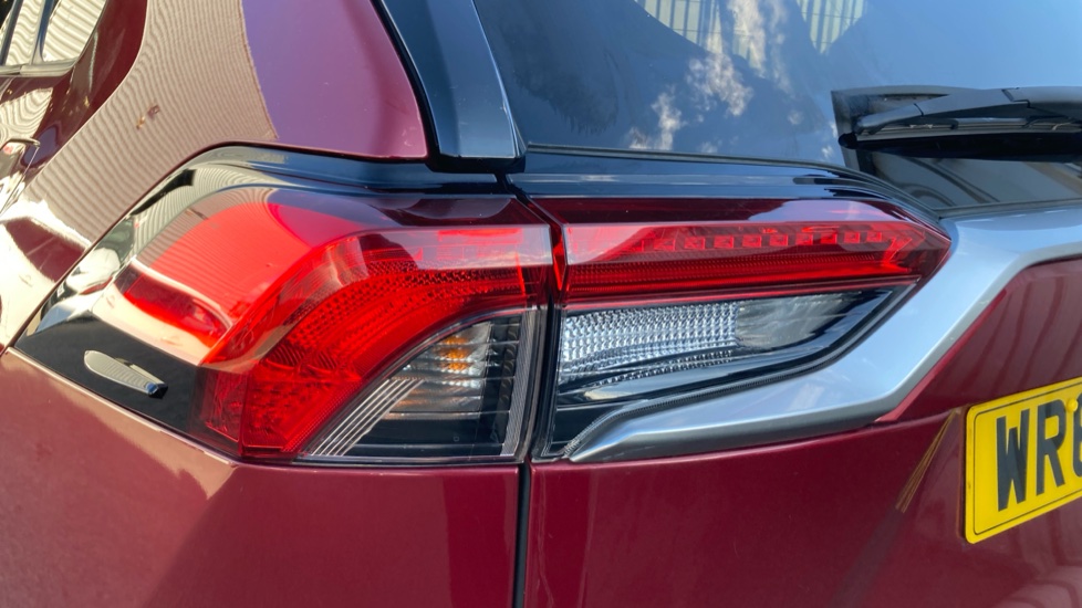 Toyota RAV4 2.5 VVT-i Hybrid Design 5dr CVT Hybrid Estate - Image 21