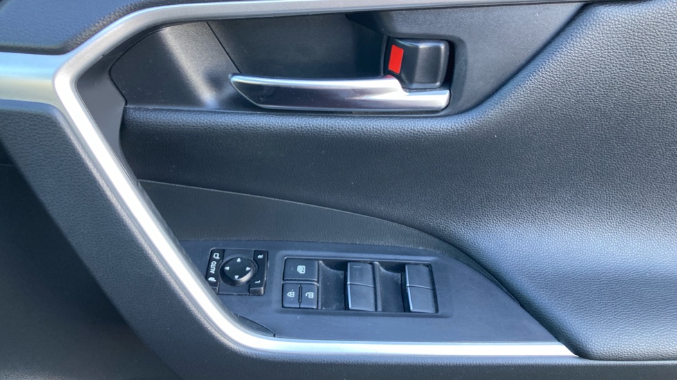 Toyota RAV4 2.5 VVT-i Hybrid Design 5dr CVT Hybrid Estate - Image 30