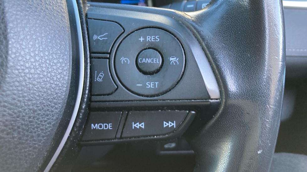Toyota RAV4 2.5 VVT-i Hybrid Design 5dr CVT Hybrid Estate - Image 31