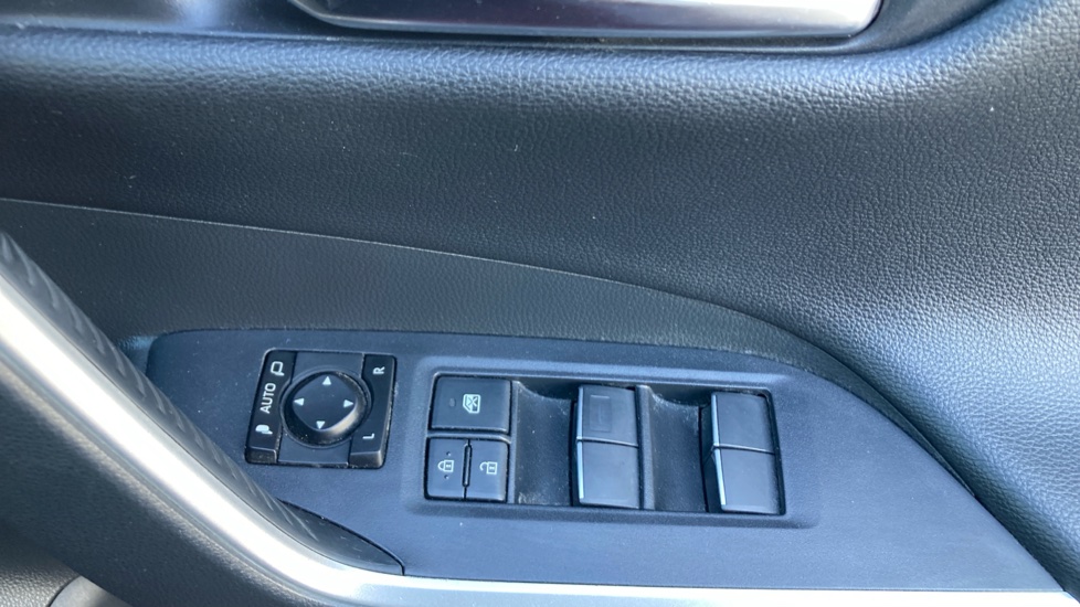 Toyota RAV4 2.5 VVT-i Hybrid Design 5dr CVT Hybrid Estate - Image 32