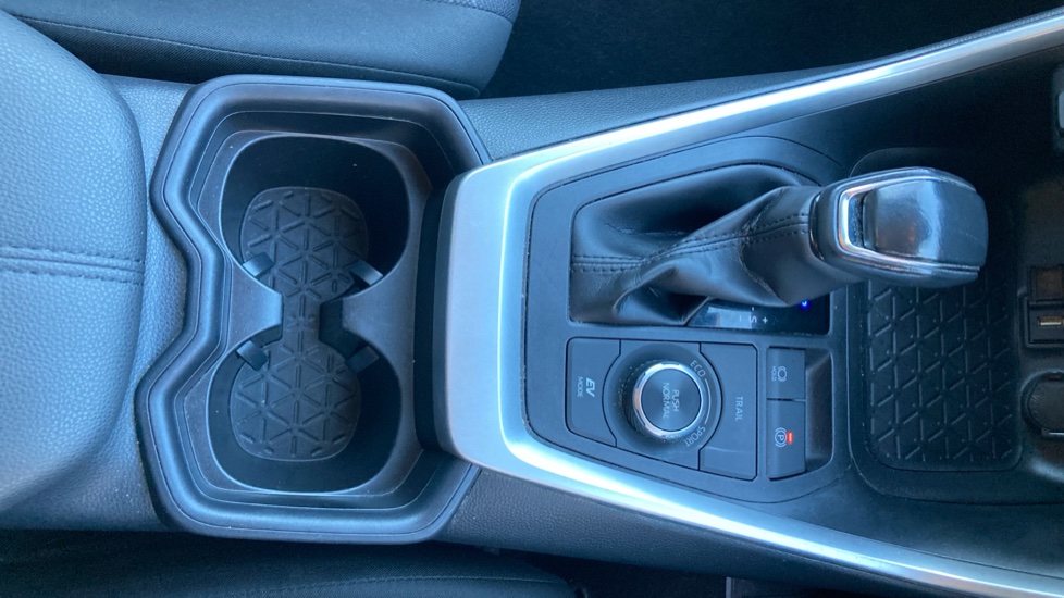 Toyota RAV4 2.5 VVT-i Hybrid Design 5dr CVT Hybrid Estate - Image 38