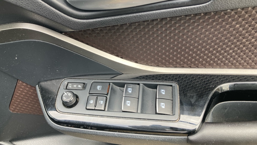 Toyota C-HR 1.8 Hybrid Excel 5dr CVT Hybrid Hatchback - Image 20