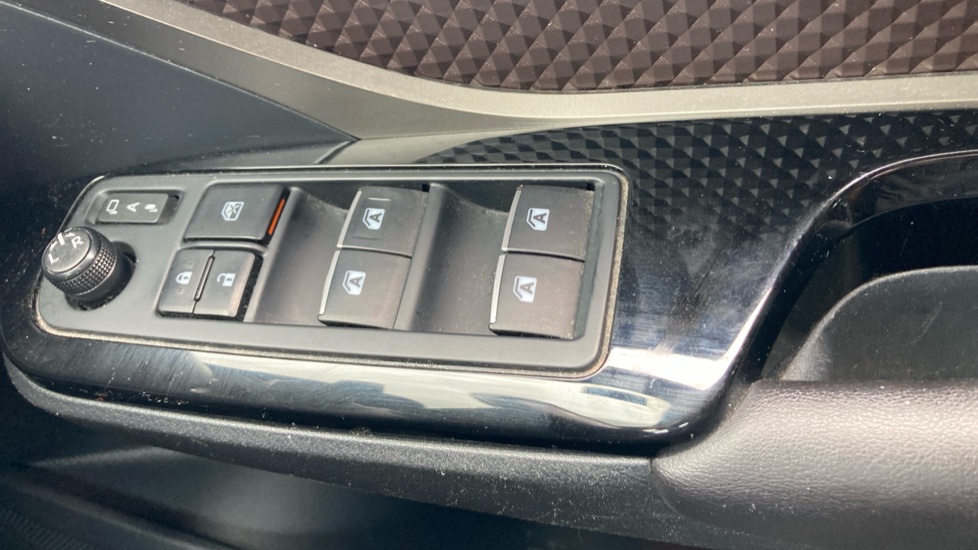 Toyota C-HR 1.8 Hybrid Excel 5dr CVT Hybrid Hatchback - Image 29