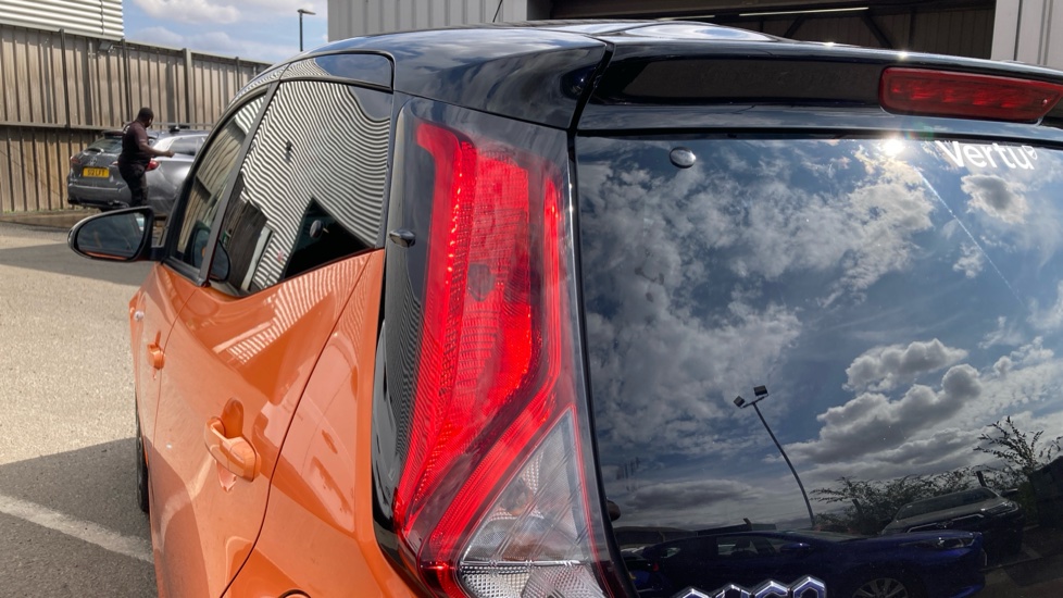 Toyota Aygo 1.0 VVT-i X-Cite 5 5dr Petrol Hatchback - Image 21