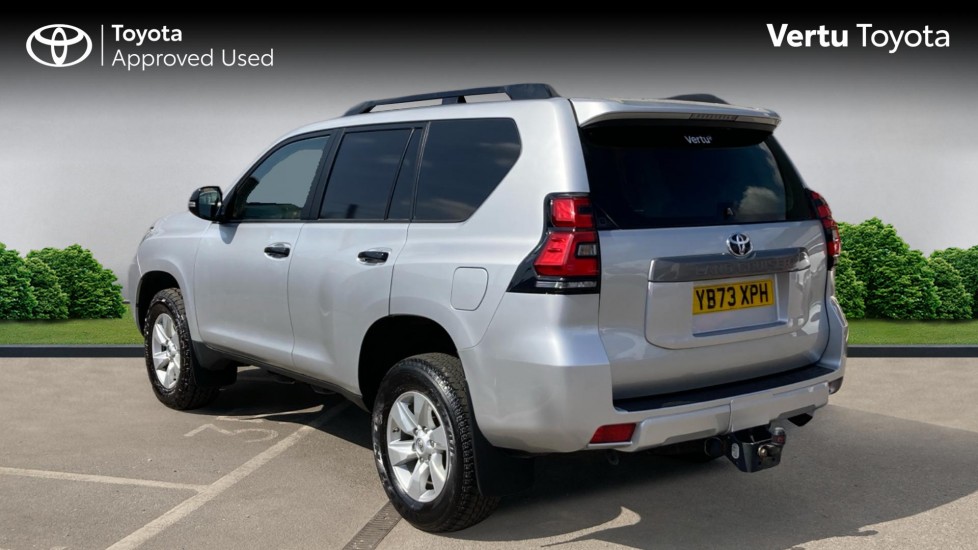 Toyota Land Cruiser Lwb Diesel 2.8D 204 Utility Commercial - Image 4
