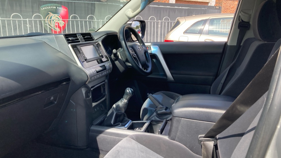 Toyota Land Cruiser Lwb Diesel 2.8D 204 Utility Commercial - Image 5