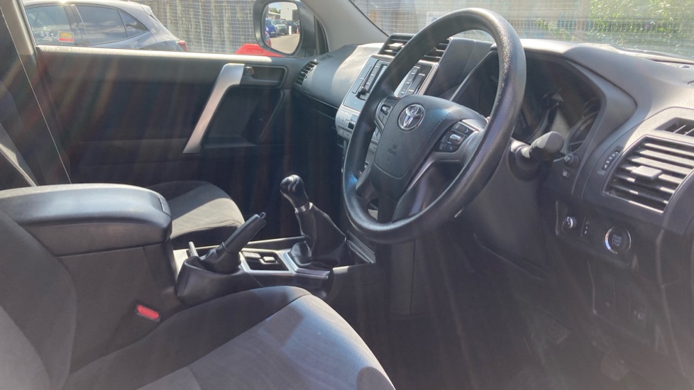 Toyota Land Cruiser Lwb Diesel 2.8D 204 Utility Commercial - Image 12