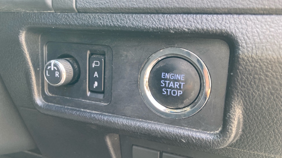 Toyota Land Cruiser Lwb Diesel 2.8D 204 Utility Commercial - Image 16