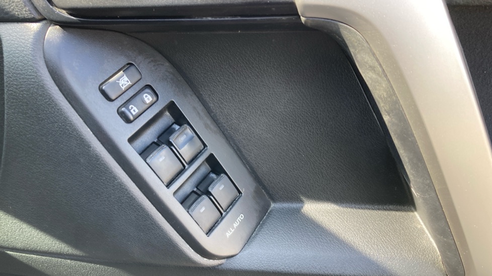 Toyota Land Cruiser Lwb Diesel 2.8D 204 Utility Commercial - Image 20