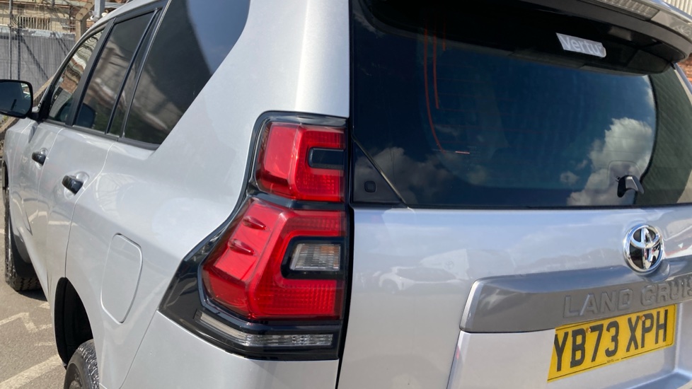 Toyota Land Cruiser Lwb Diesel 2.8D 204 Utility Commercial - Image 21