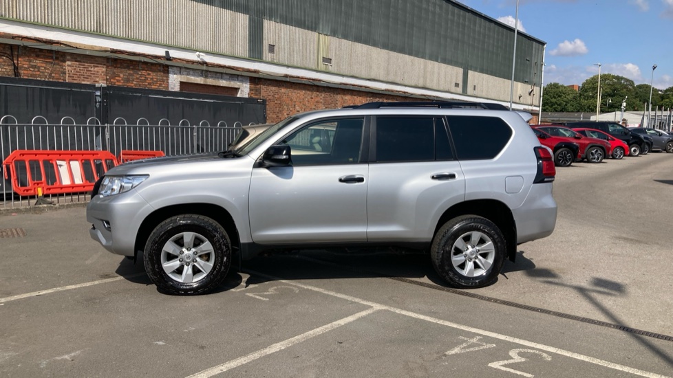 Toyota Land Cruiser Lwb Diesel 2.8D 204 Utility Commercial - Image 24