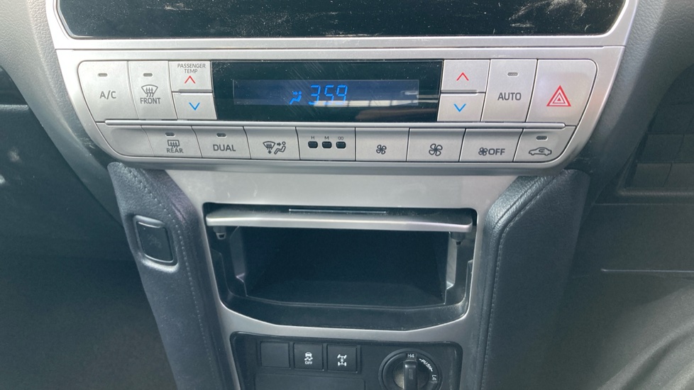 Toyota Land Cruiser Lwb Diesel 2.8D 204 Utility Commercial - Image 32