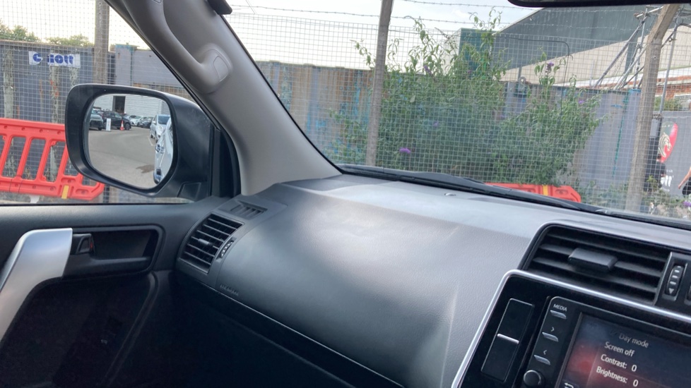 Toyota Land Cruiser Lwb Diesel 2.8D 204 Utility Commercial - Image 33