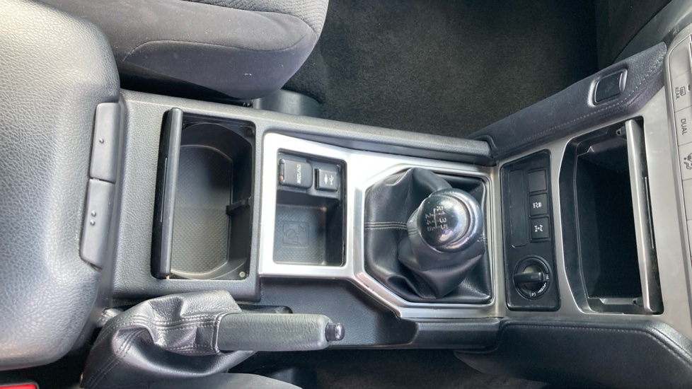 Toyota Land Cruiser Lwb Diesel 2.8D 204 Utility Commercial - Image 34