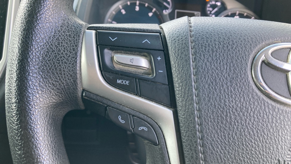 Toyota Land Cruiser Lwb Diesel 2.8D 204 Utility Commercial - Image 35