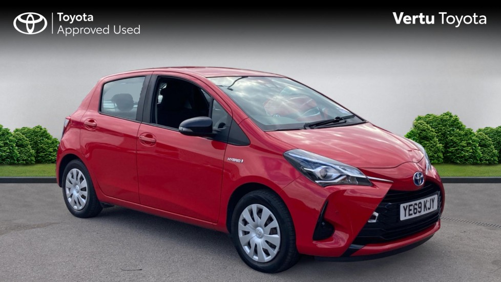 Toyota Yaris 1.5 Hybrid Active 5dr CVT Hybrid Hatchback - Image 1