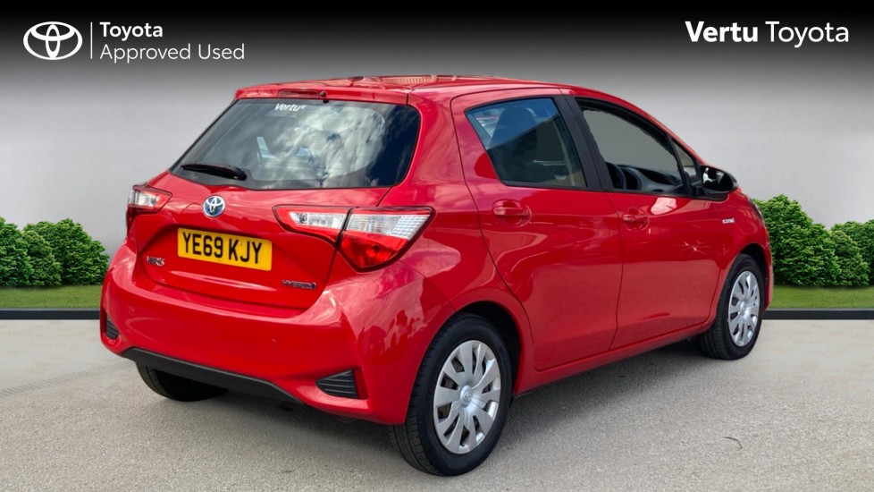 Toyota Yaris 1.5 Hybrid Active 5dr CVT Hybrid Hatchback - Image 2